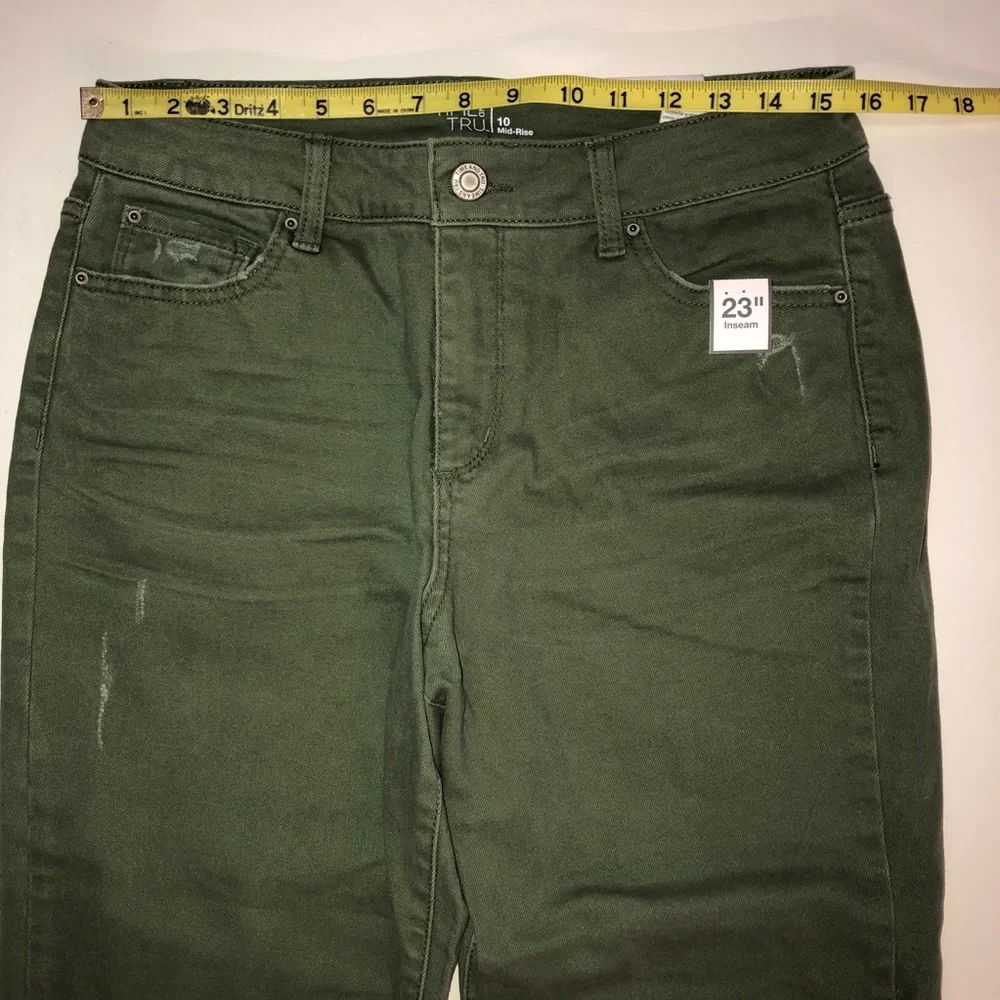 NWT Relaxed Fit Distressed Cuffed Olive Green Capris (10)
